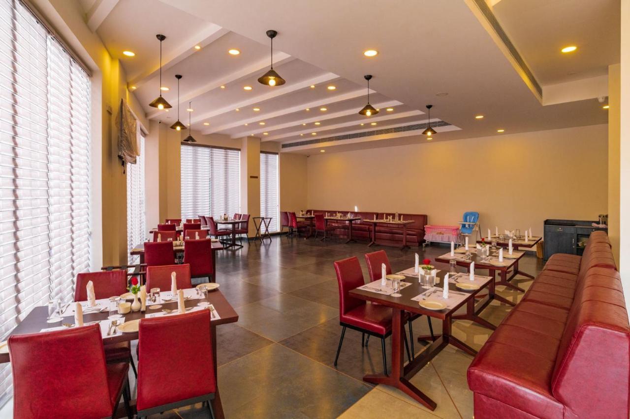Arctic Hotel Kochi Exterior photo
