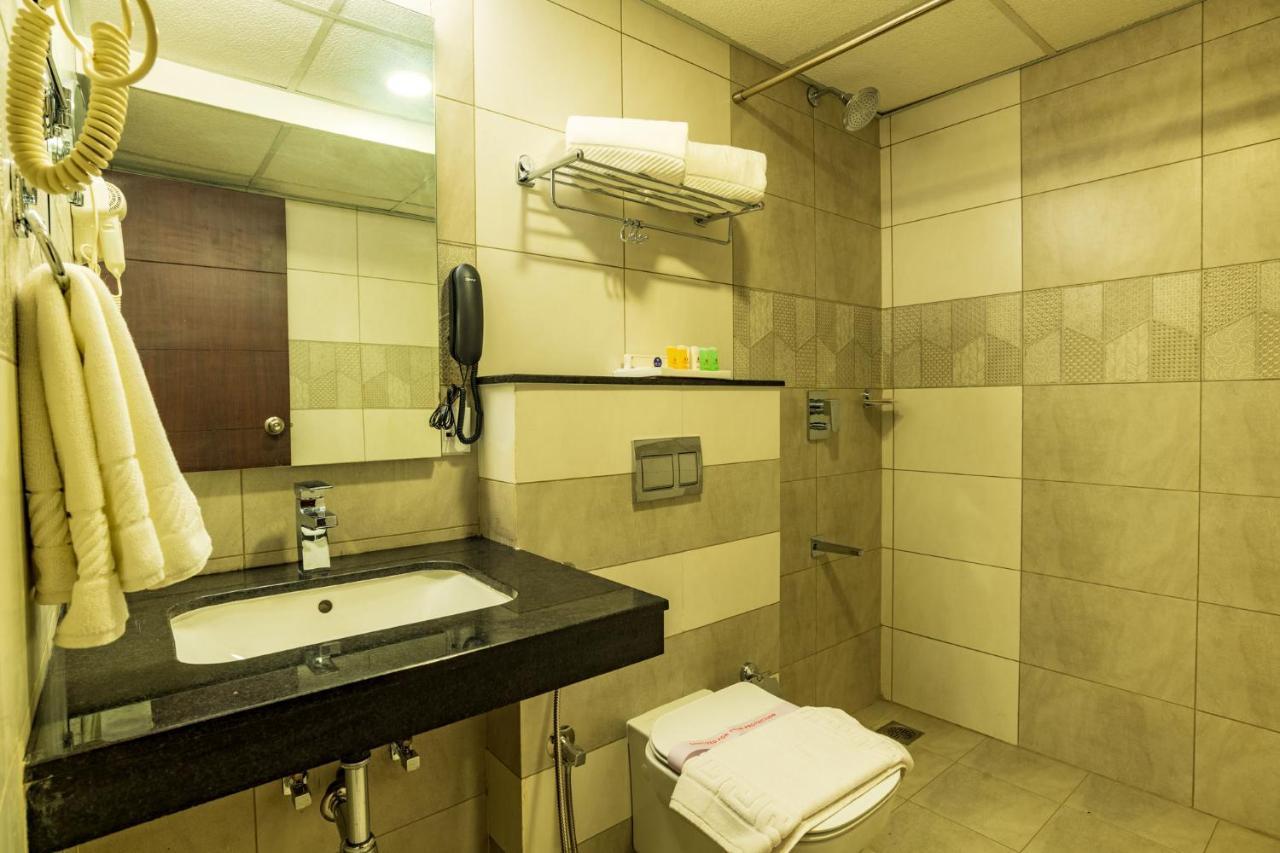 Arctic Hotel Kochi Exterior photo
