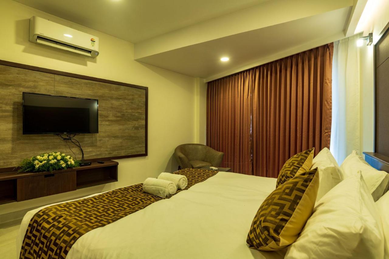 Arctic Hotel Kochi Exterior photo